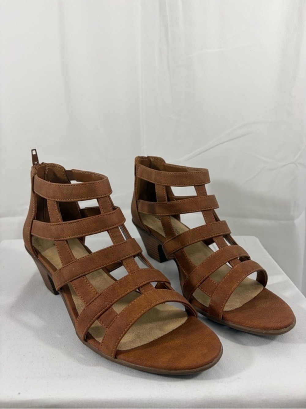 NWT Easy Street Women's Size 8 Brown Strappy 2 Inch Block Heel Sandals